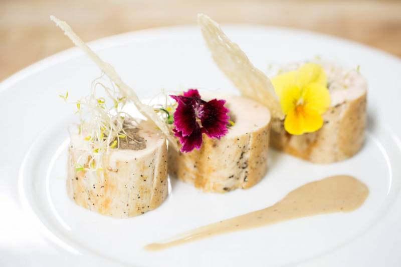 lapin farci aux champignons préparé par Wilfried Bardet traiteur à Gradignan près de Bordeaux